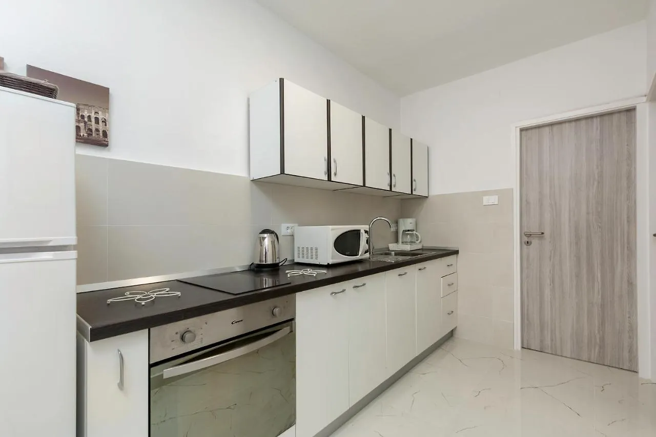 Apartments Marija 821 Pula 0*,
